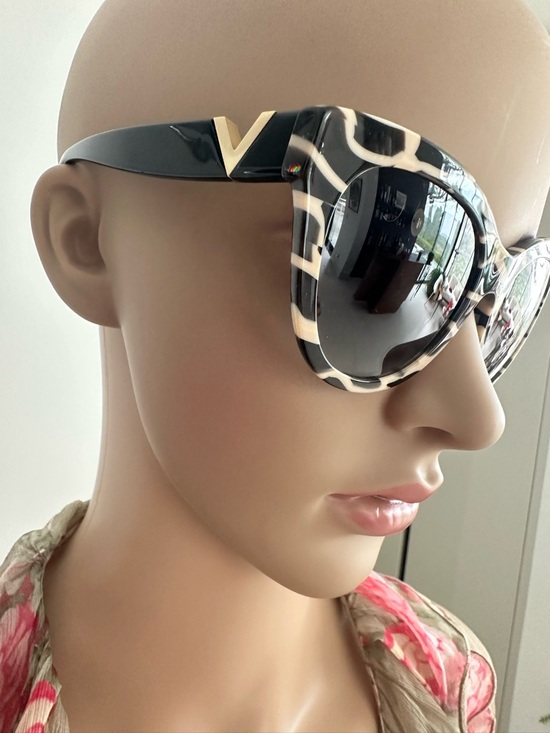 Authentic Valentino VA4089 5149/13 Women Black Cat Eye Sunglasses retail $422 main image 12
